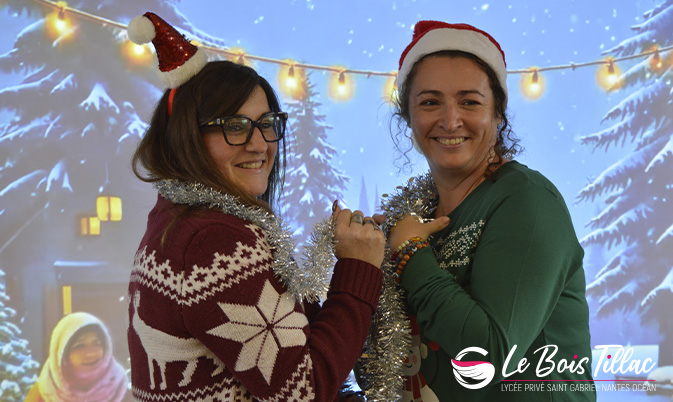 Personnels et enseignants participant à la journée de Noël