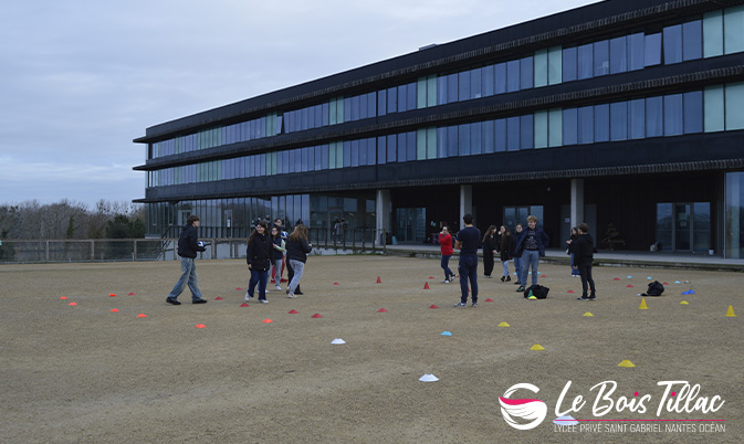 Jeux organisés sur la cours lors de la journée de Noël